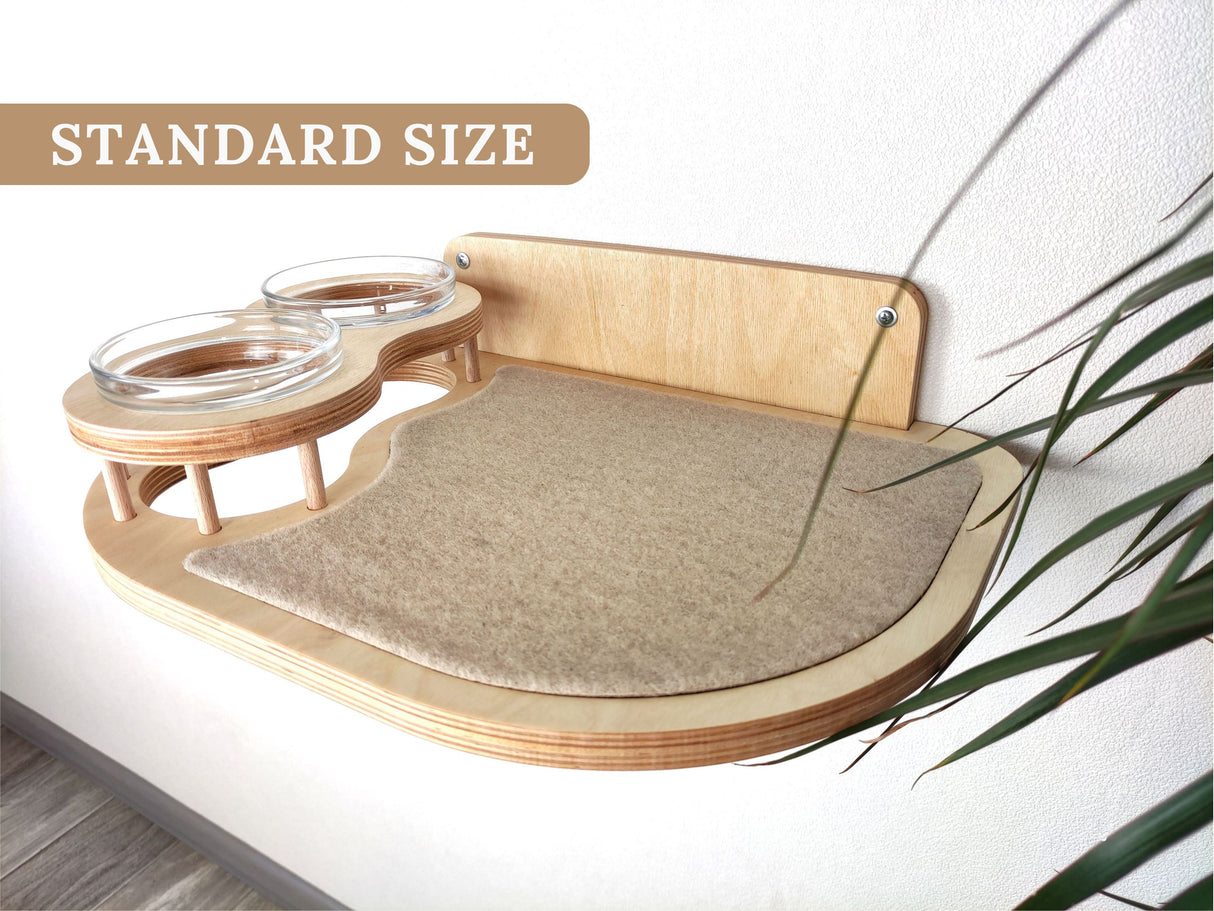 Cat feeding shelf in natural color - wall mounted