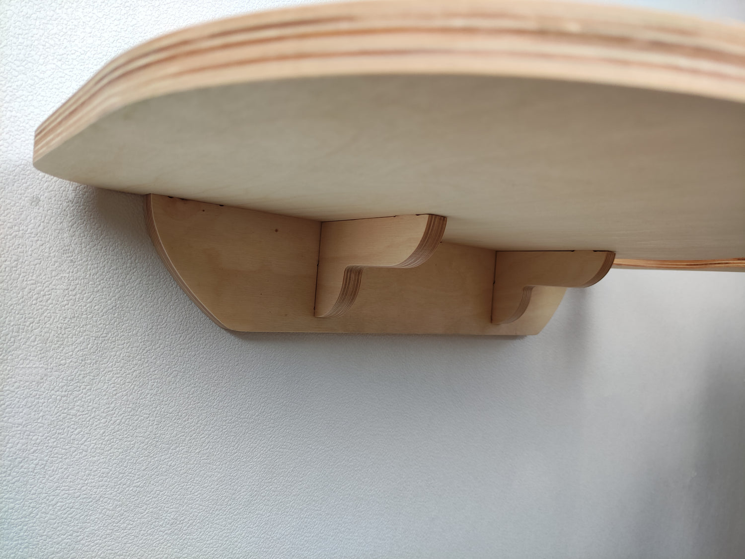 Wall-Mounted Cat Feeder Shelf with Two Bowls – Birch Plywood, Light color & Right Bowl Position