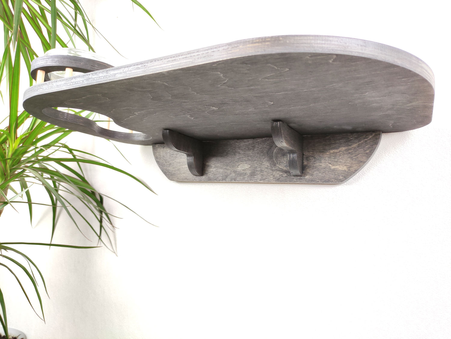 Feeding cat wall shelf with carpet - Dark color