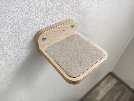 Square cat step for climbing and jumping, easy to install on any type of wall.