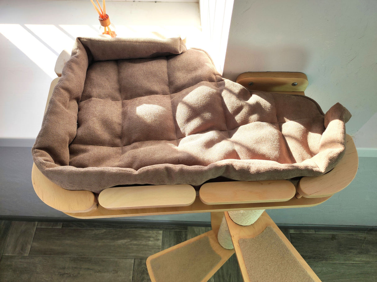 vertical scratching post