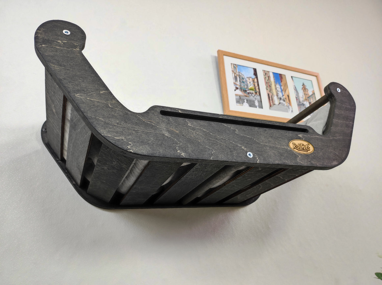 dark Wall-Mounted Cat Bed "Lux"