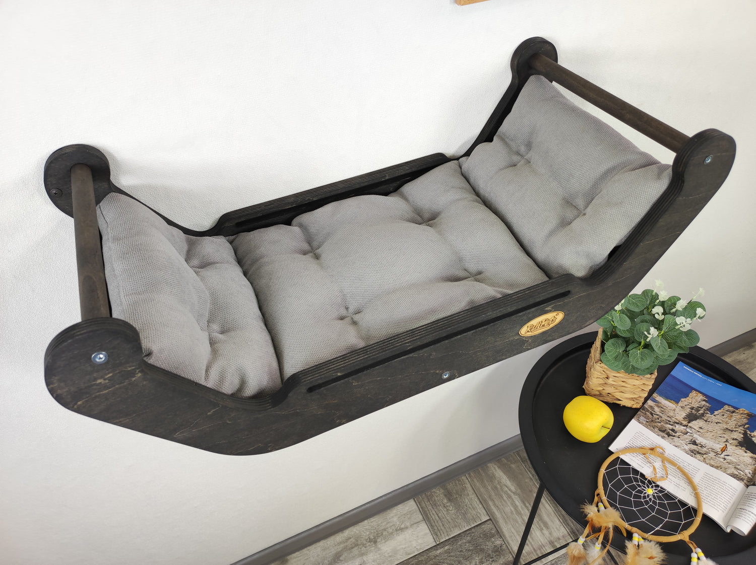 Wall mounted cat bed for cats of all sizes