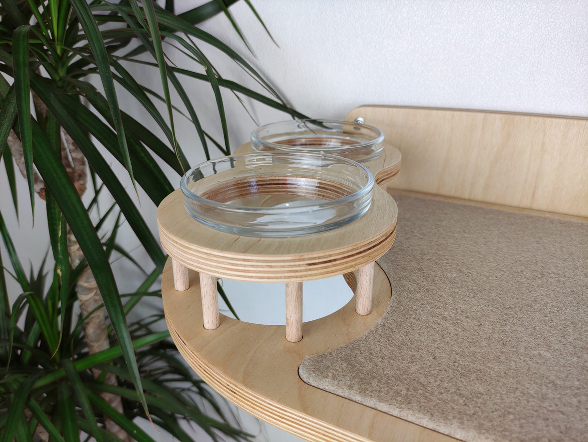 Cat feeding shelf in natural color - wall mounted