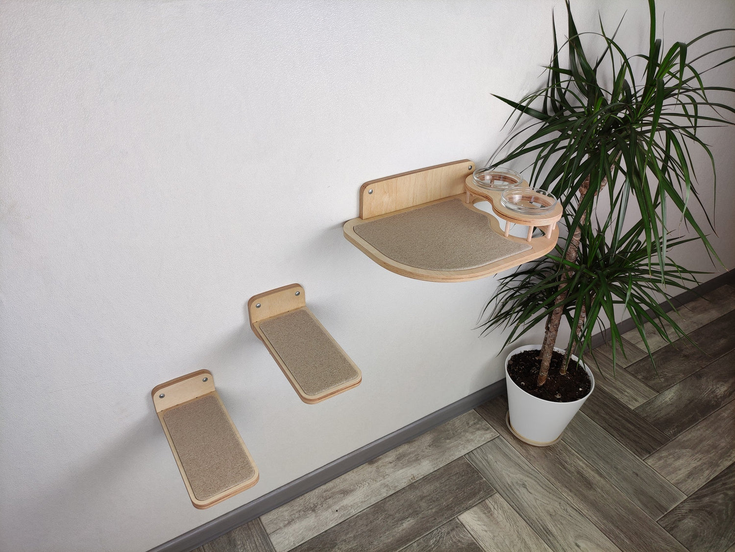 Set of shelf with bowls and 2 steps made of natural wood