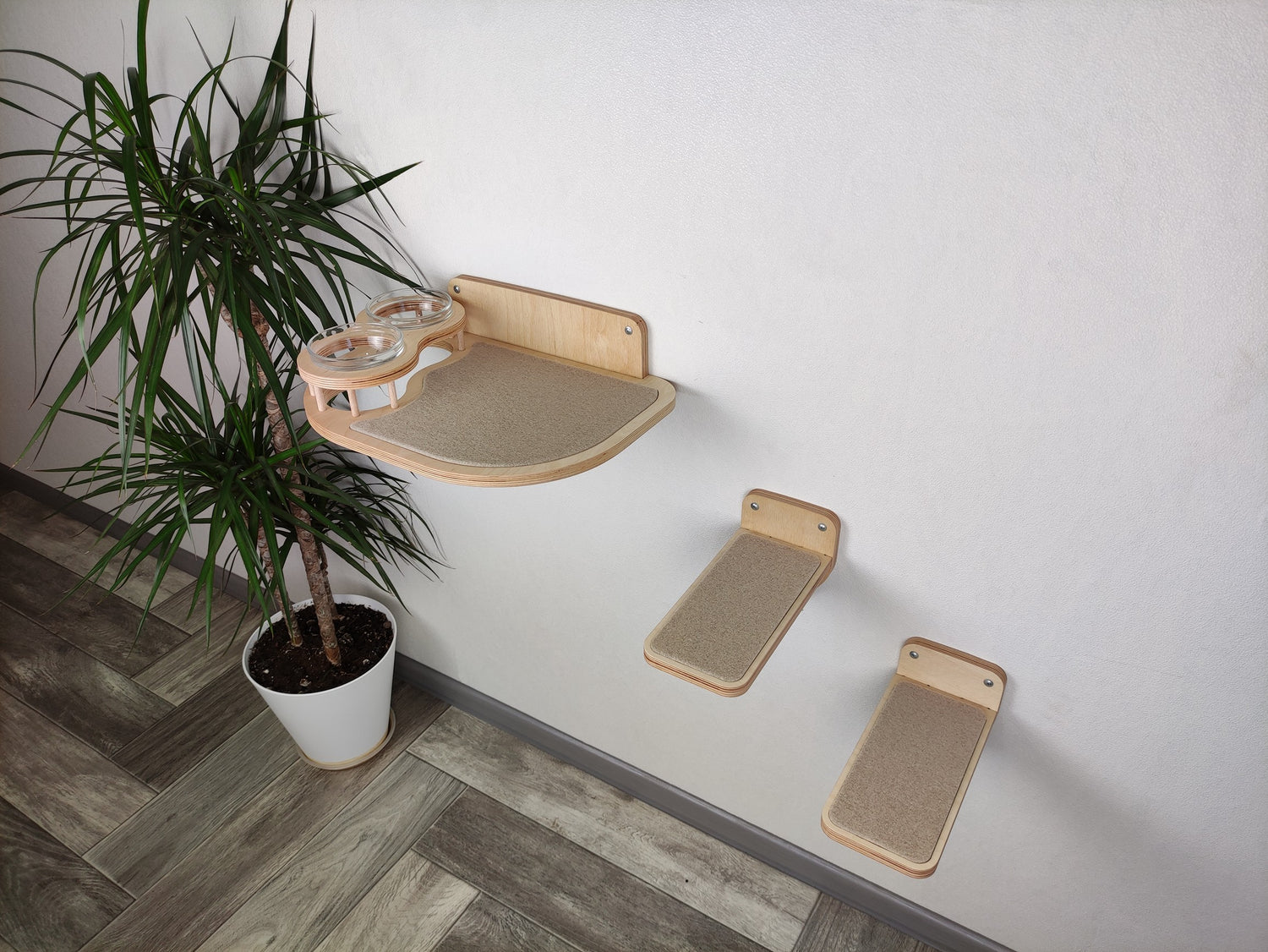 Set of shelf with bowls and 2 steps made of natural wood