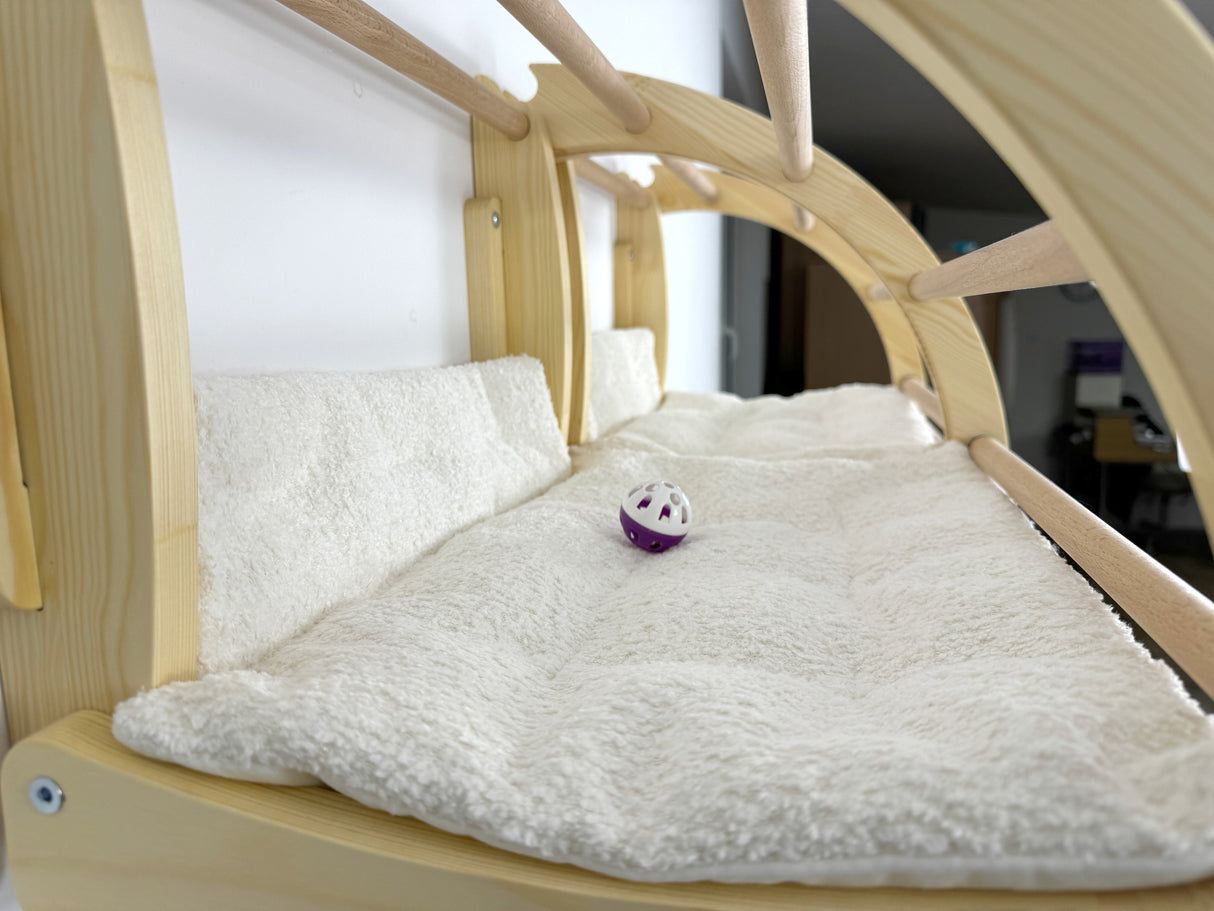 cat wall tunel with cushion