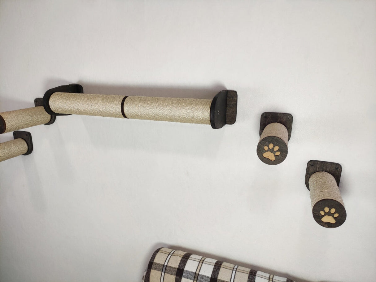 Scratching post and 4 steps for a cat