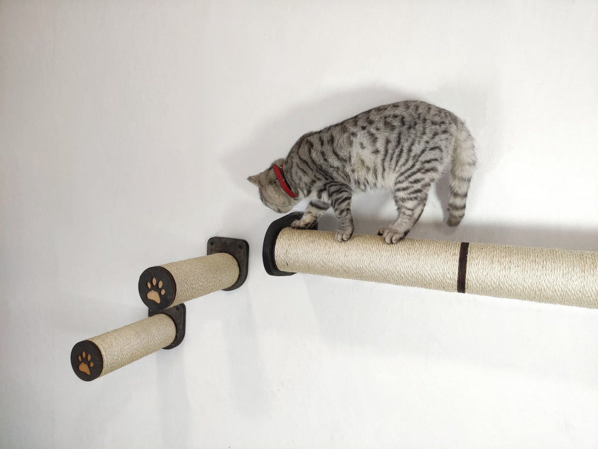 Scratching post and 4 steps for a cat