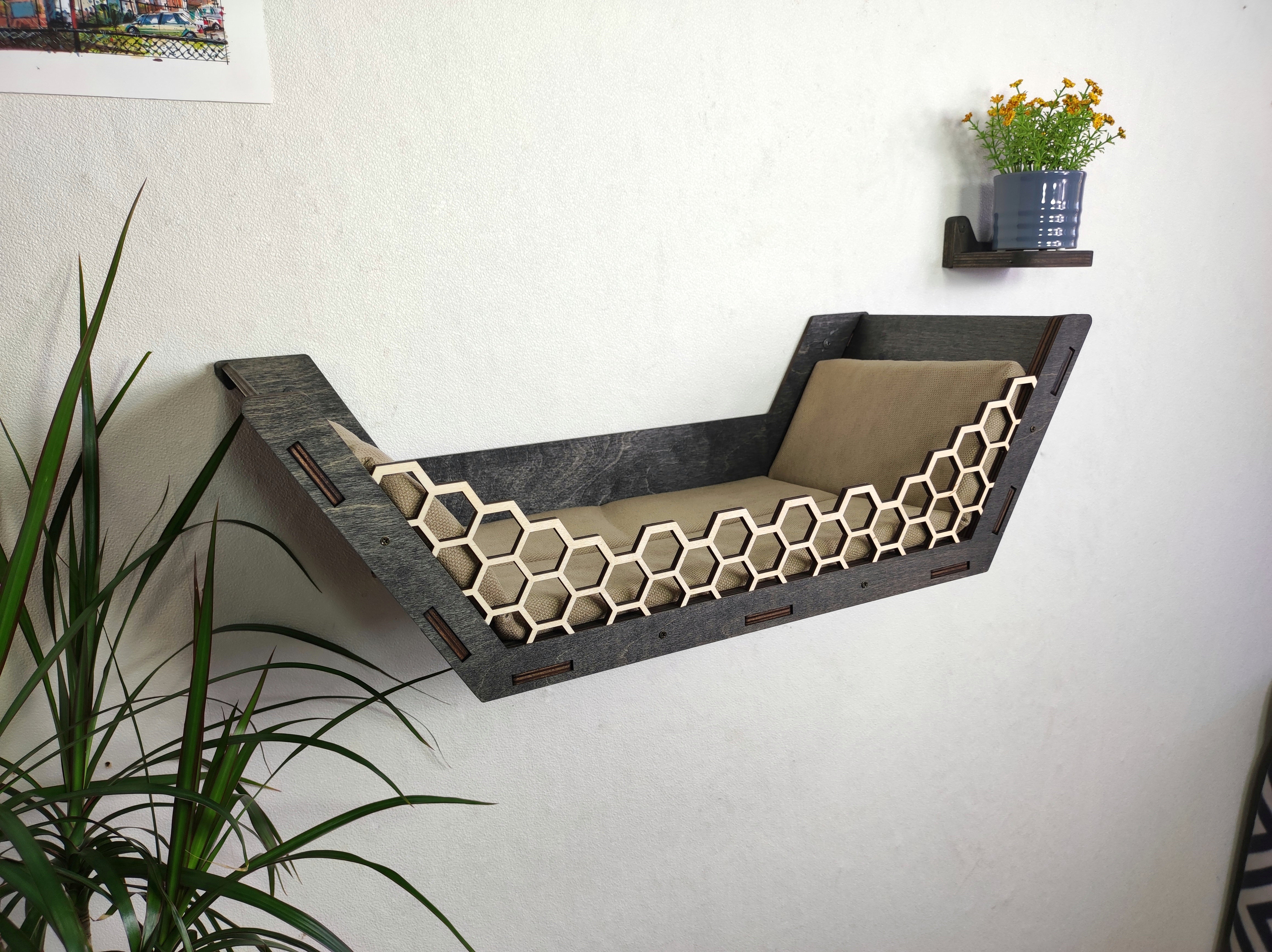Cat wall shelf for big cat to rest