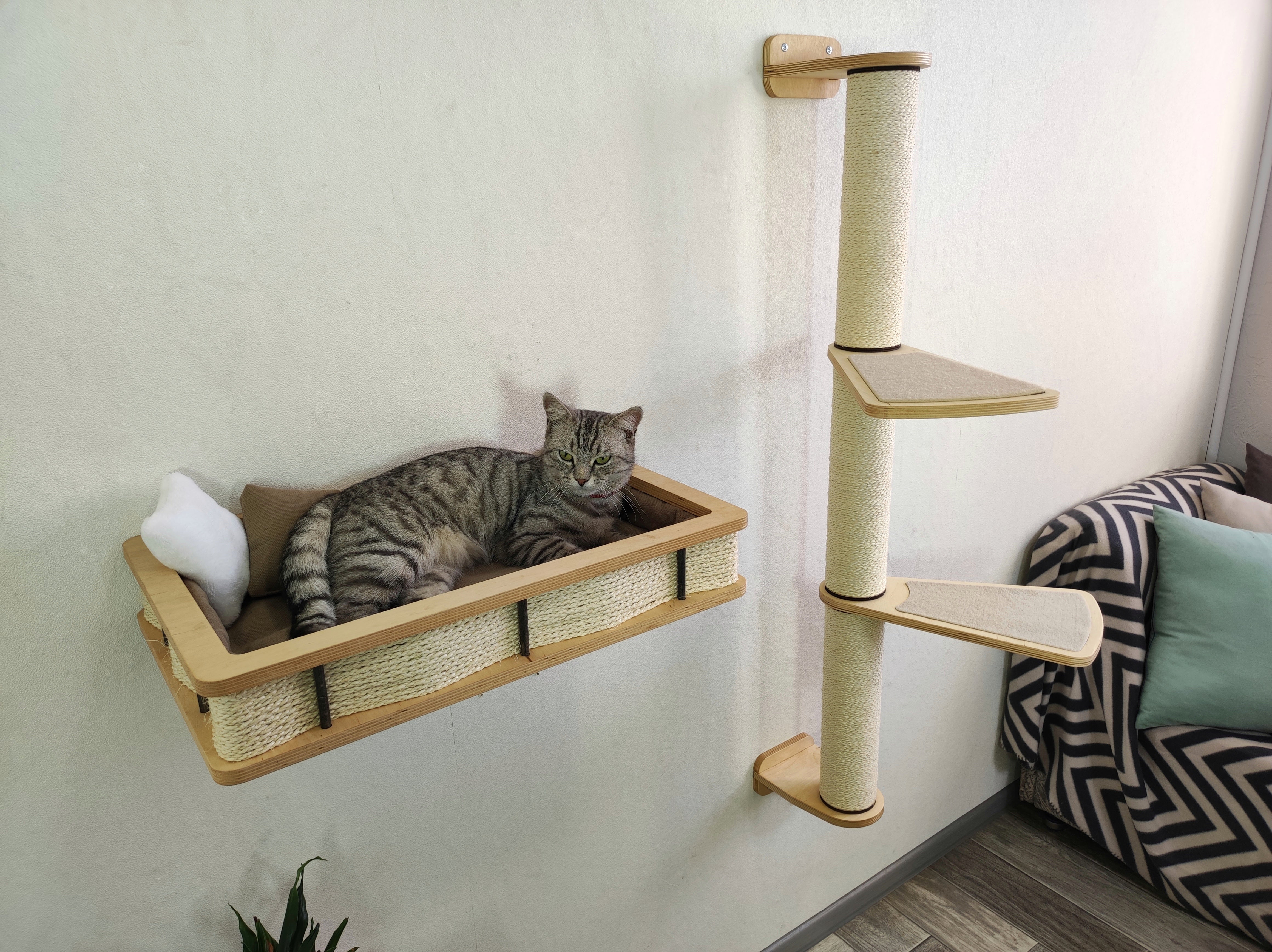 Cat furniture set - Light & Sratching post with Large shelf