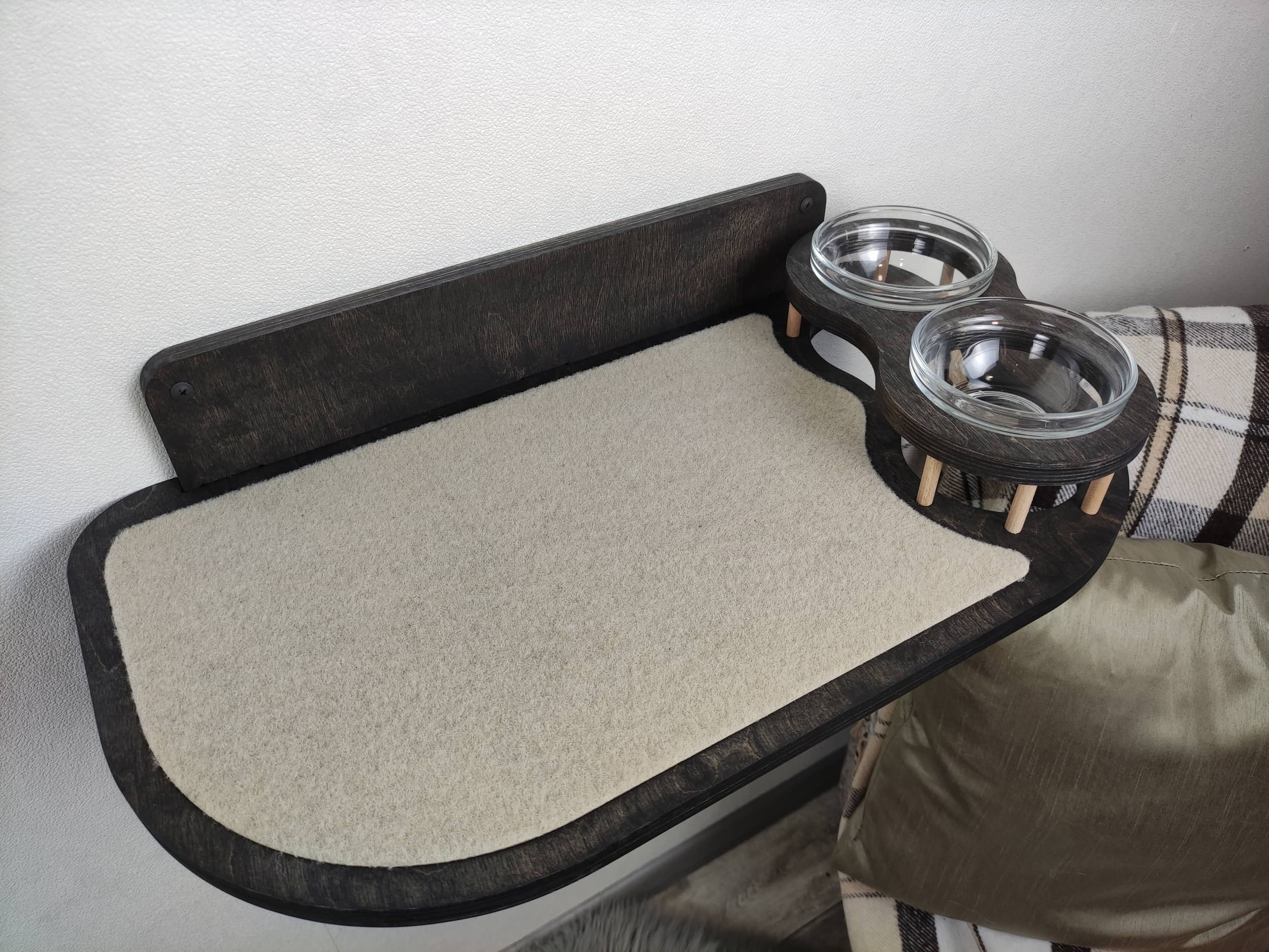 Wall Mounted Cat Feeder with 2 Raised Bowls for Large Cats
